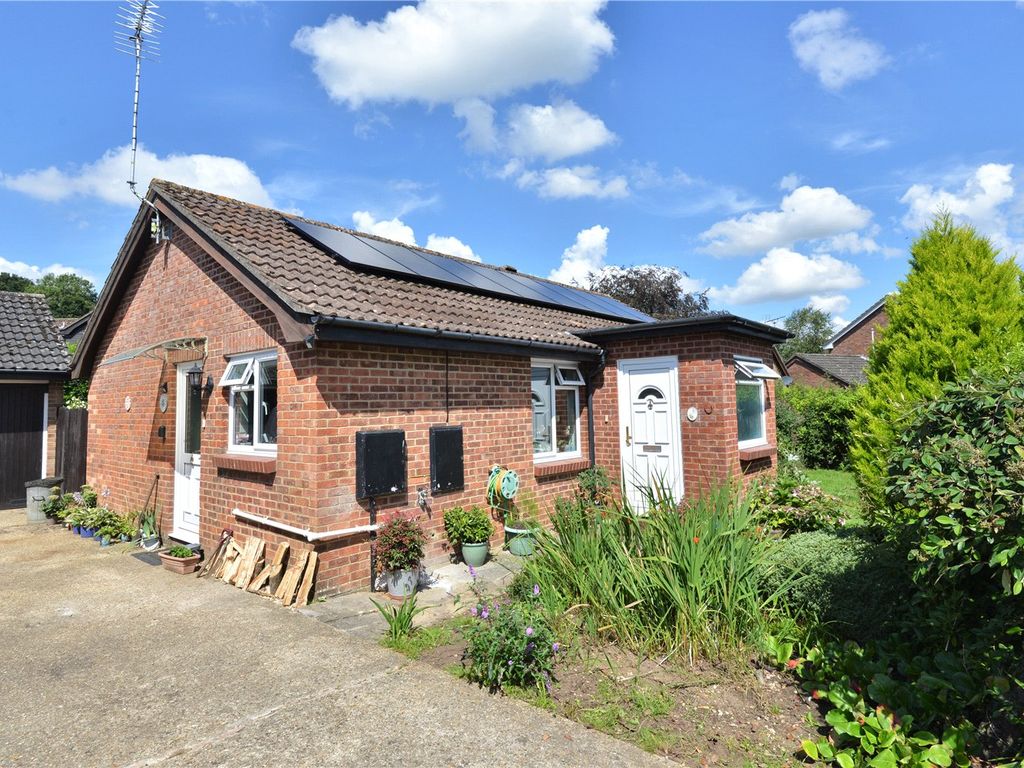 2 bed bungalow for sale in Pealsham Gardens, Fordingbridge, Hampshire