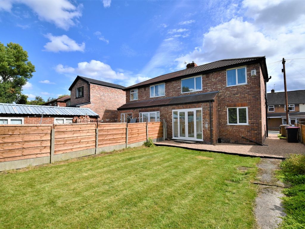 3 bed semidetached house for sale in Dartford Avenue, Eccles M30, £