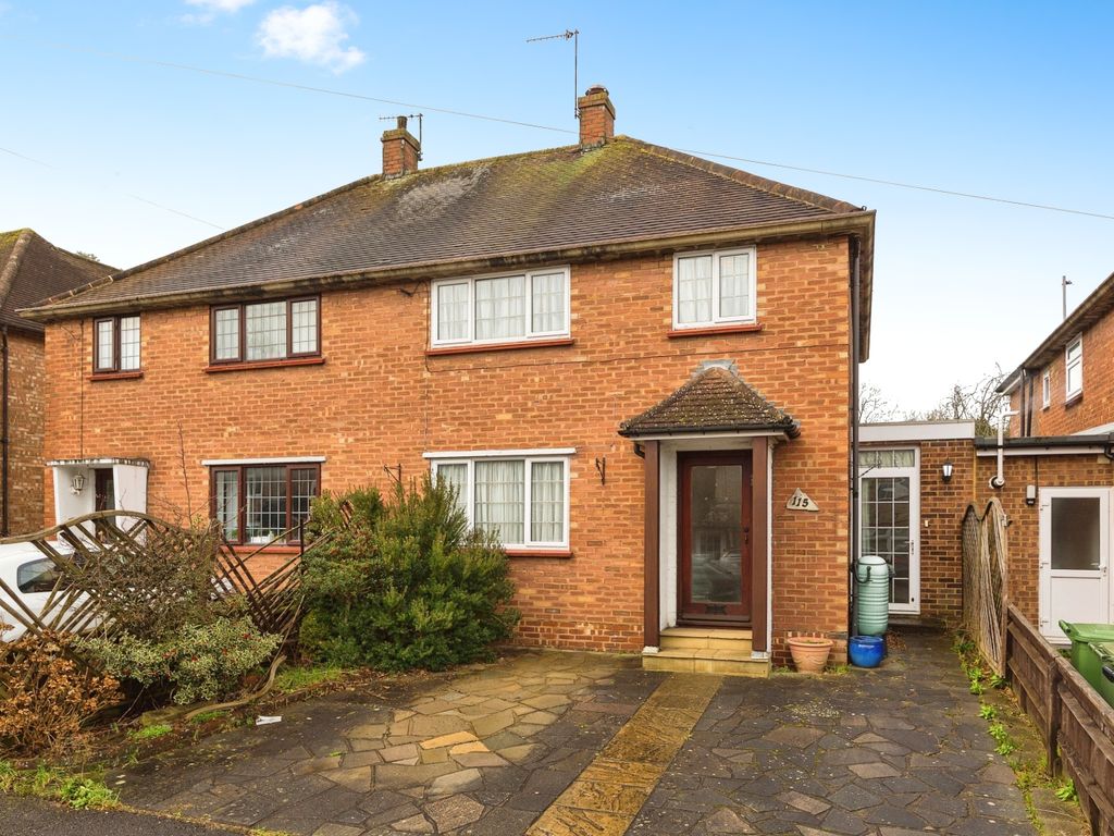 3 bed semidetached house for sale in Raymond Crescent, Guildford GU2