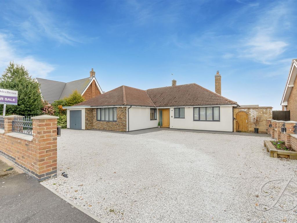 5 bed bungalow for sale in Lansdowne Avenue, Mansfield NG18, £520,000