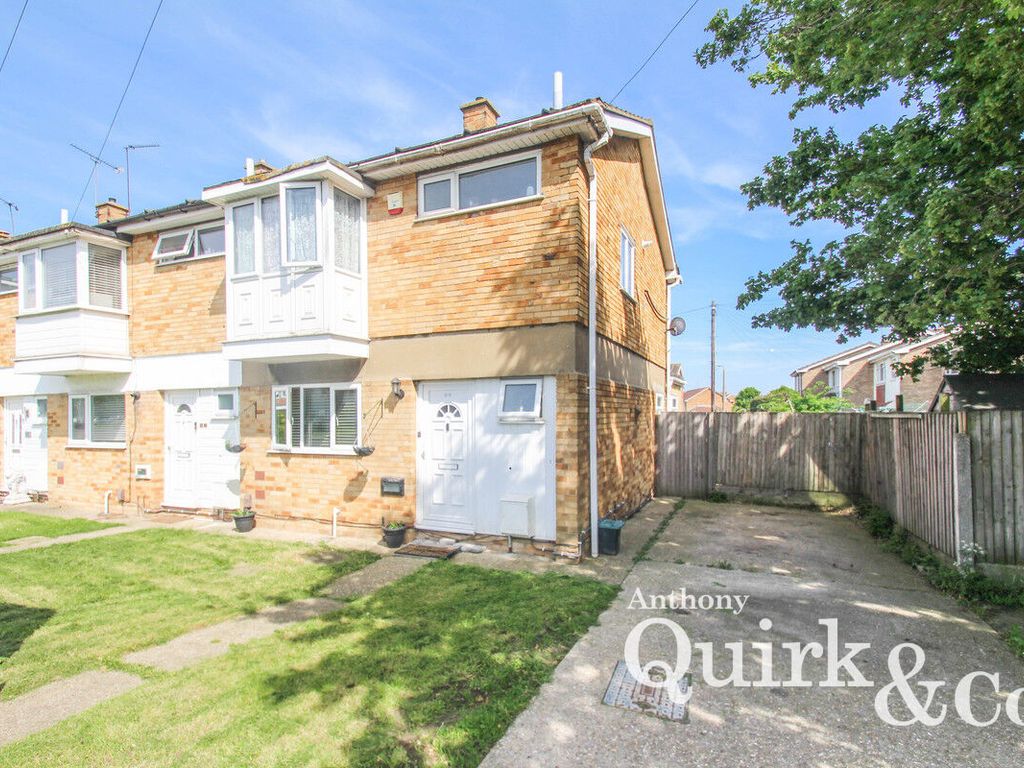 3 bed end terrace house for sale in Link Road, Canvey Island SS8, £