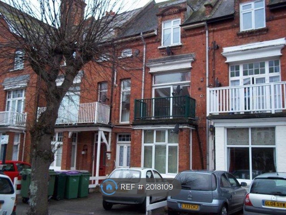 2 bed flat to rent in Douglas Avenue, Hythe CT21, £1,100 pcm Zoopla