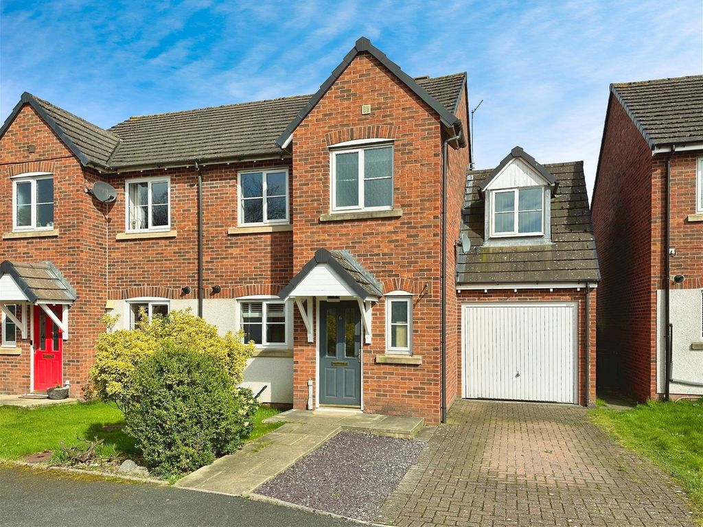 4 bed semidetached house for sale in Helvellyn Rise, Carlisle CA2, £