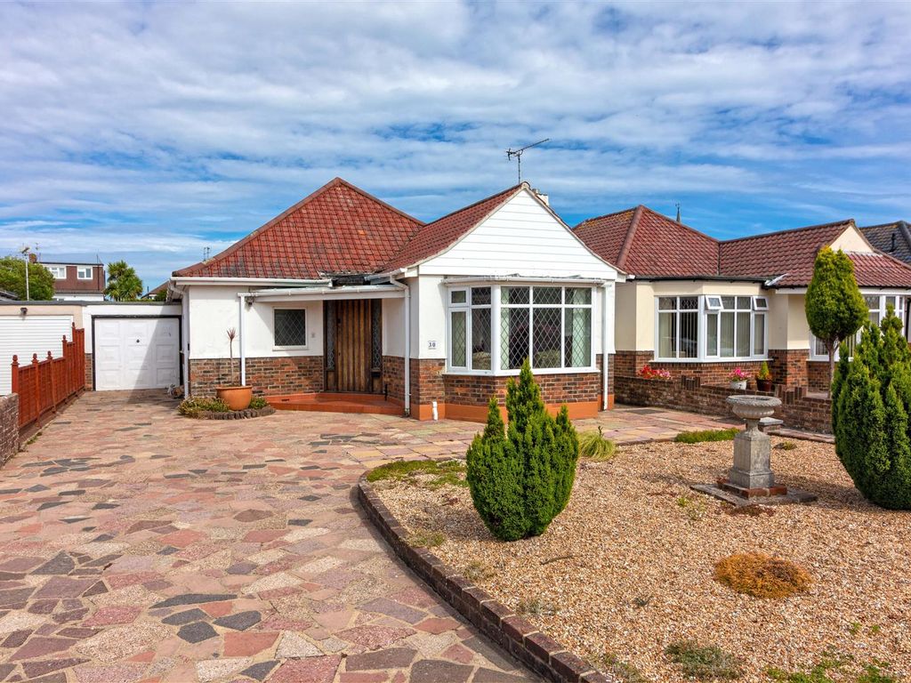3 bed detached bungalow to rent in Compton Avenue, GoringBySea
