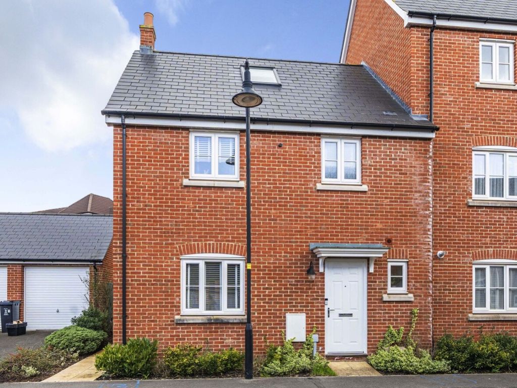 4 bed semidetached house for sale in Truscott Avenue, Swindon SN25, £