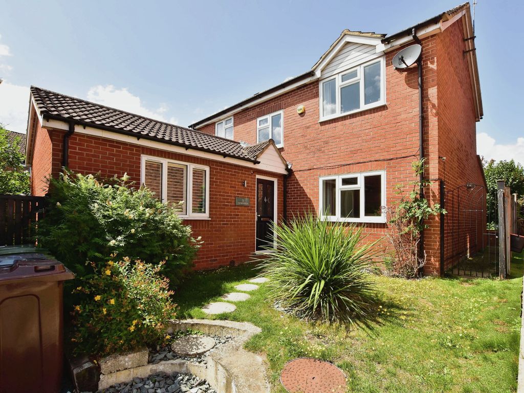 5 bed detached house for sale in Crownfields, Weavering, Maidstone