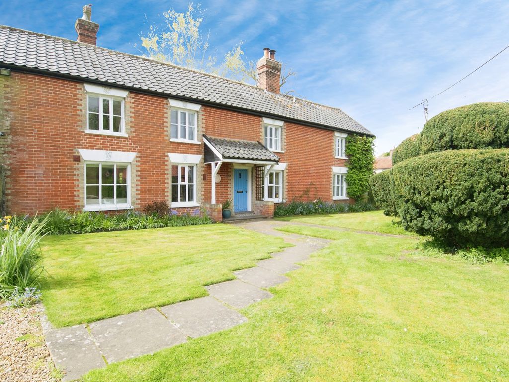 4 bed detached house for sale in Diss Road, Burston, Diss IP22, £425,000 Zoopla