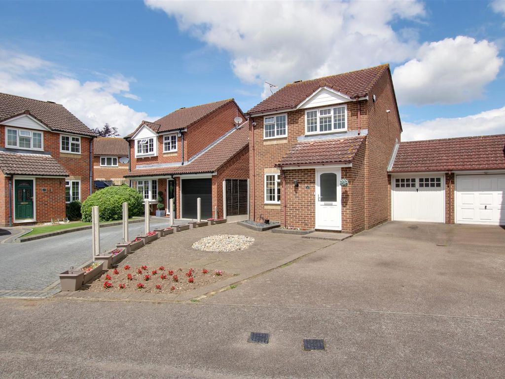 3 bed link detached house for sale in Priory Gate, Thomas Rochford Way