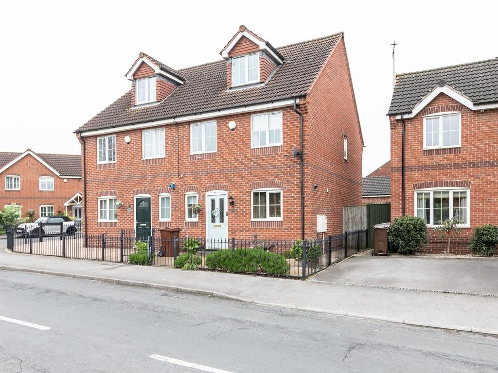 4 bed semidetached house for sale in Nicholson Street, Castleford WF10