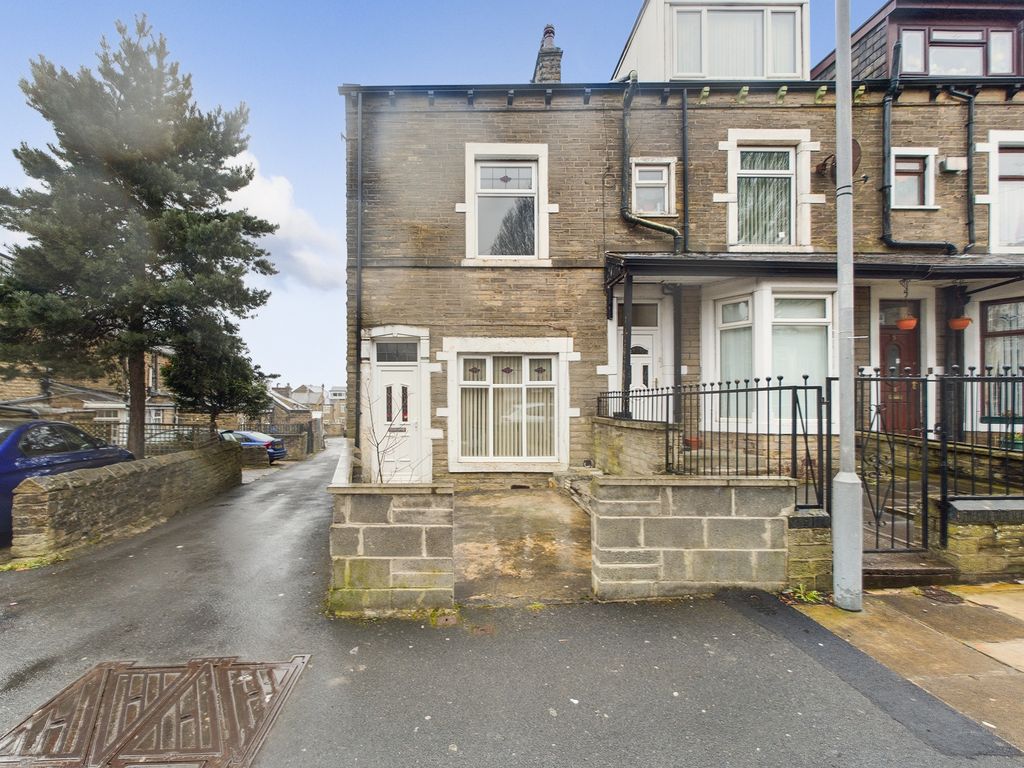 4 bed terraced house for sale in Cumberland Road, Great Horton