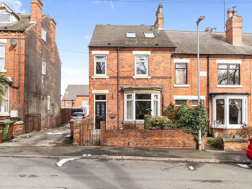 4 bed end terrace house for sale in Beechwood Avenue, Pontefract, West