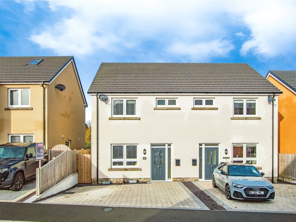 3 bed semidetached house for sale in Parc Y Neuadd, Carmarthen