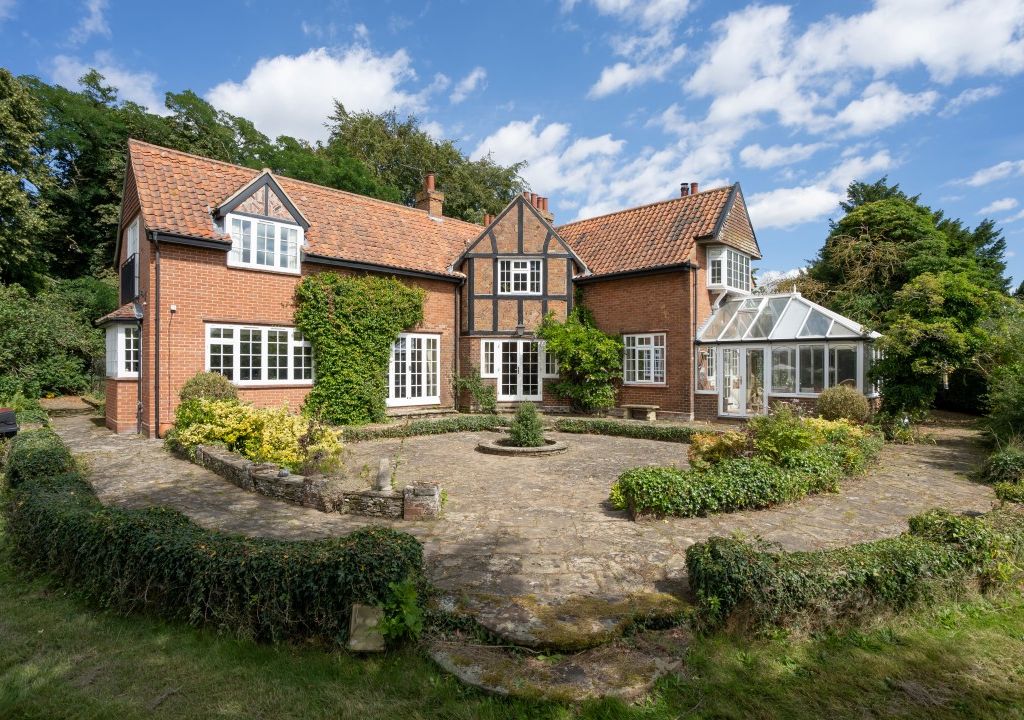 5 bed detached house for sale in Strumpshaw Road, Brundall, Norwich