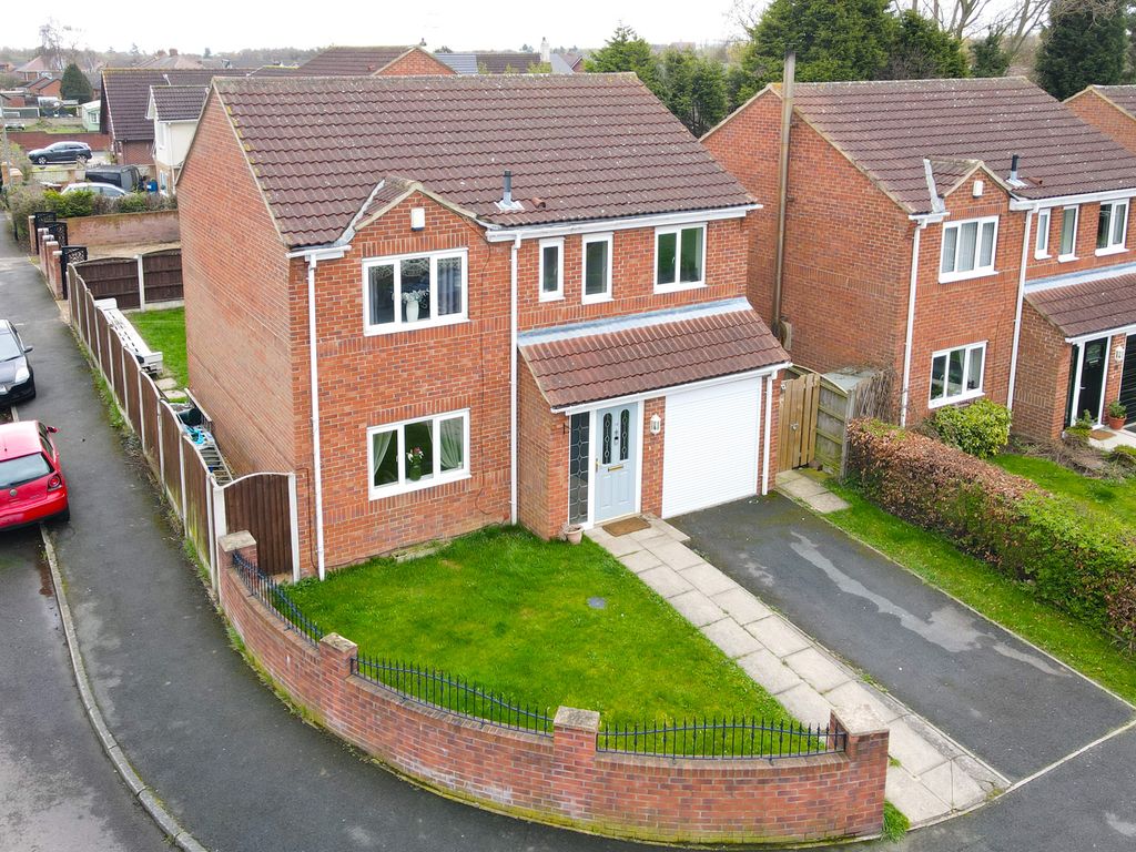 4 bed detached house for sale in Sunny Avenue, Upton, Pontefract WF9