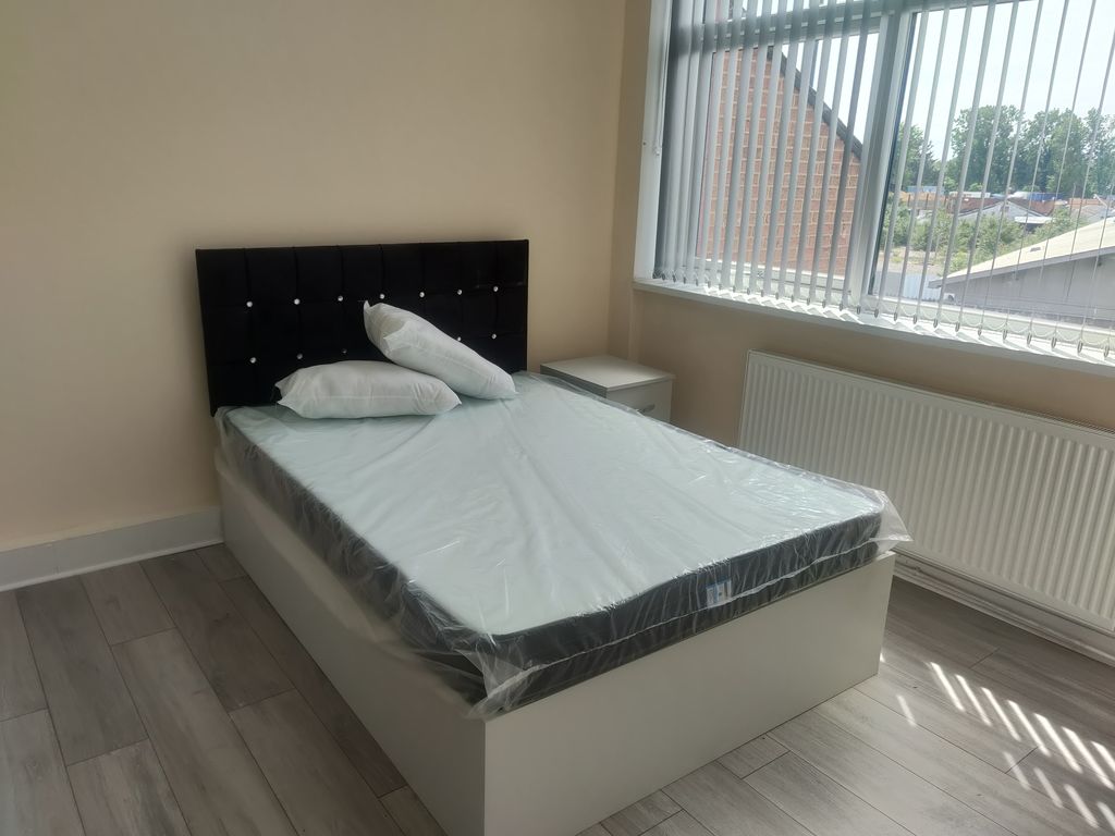 Studio to rent in High Street, West Drayton UB7, £900 pcm Zoopla