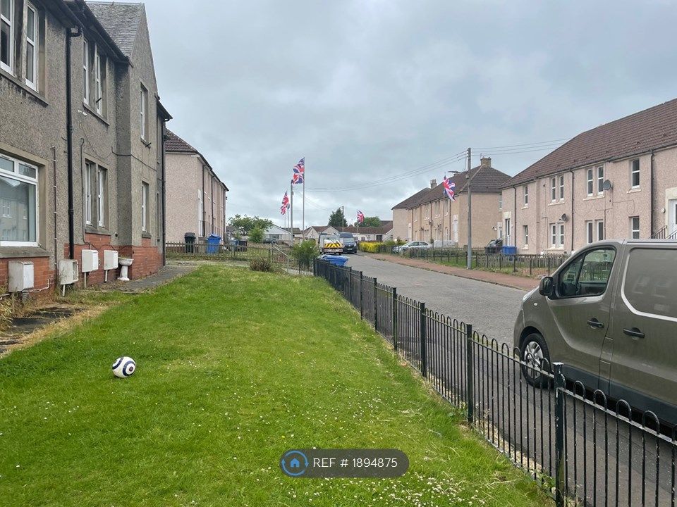 3 bed flat to rent in Patterson Drive, Law, Carluke ML8, £550 pcm Zoopla