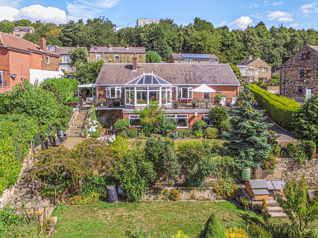 4 bed detached house for sale in Edge Road, Thornhil Edge, West