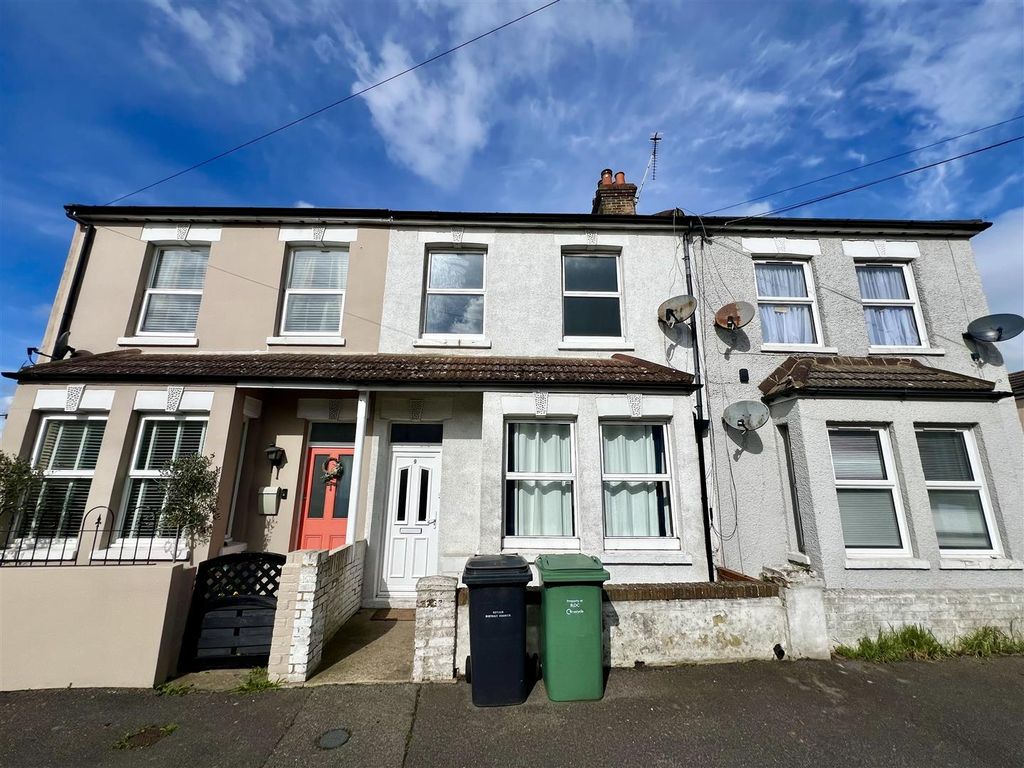 3 bed terraced house to rent in Edinburgh Road, Bexhill On Sea TN40, £