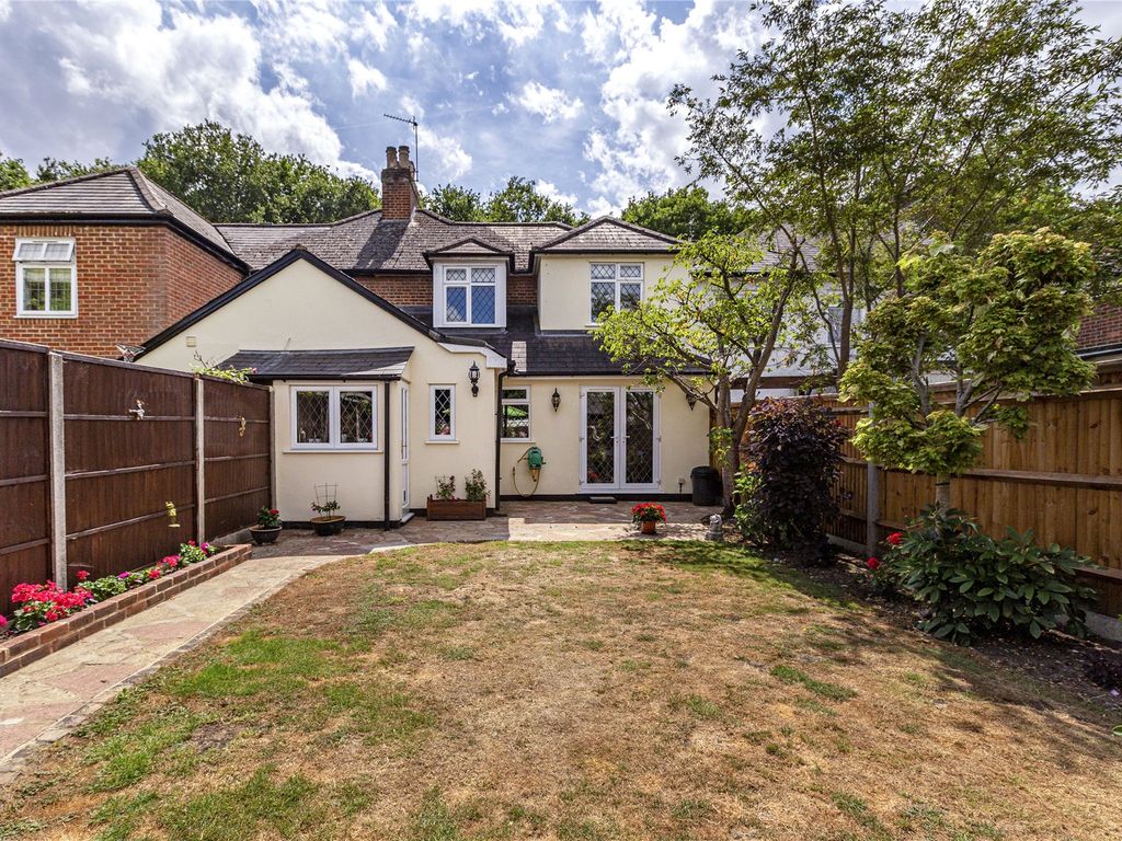 3 bed semidetached house for sale in Hare Hill, Addlestone KT15 Zoopla