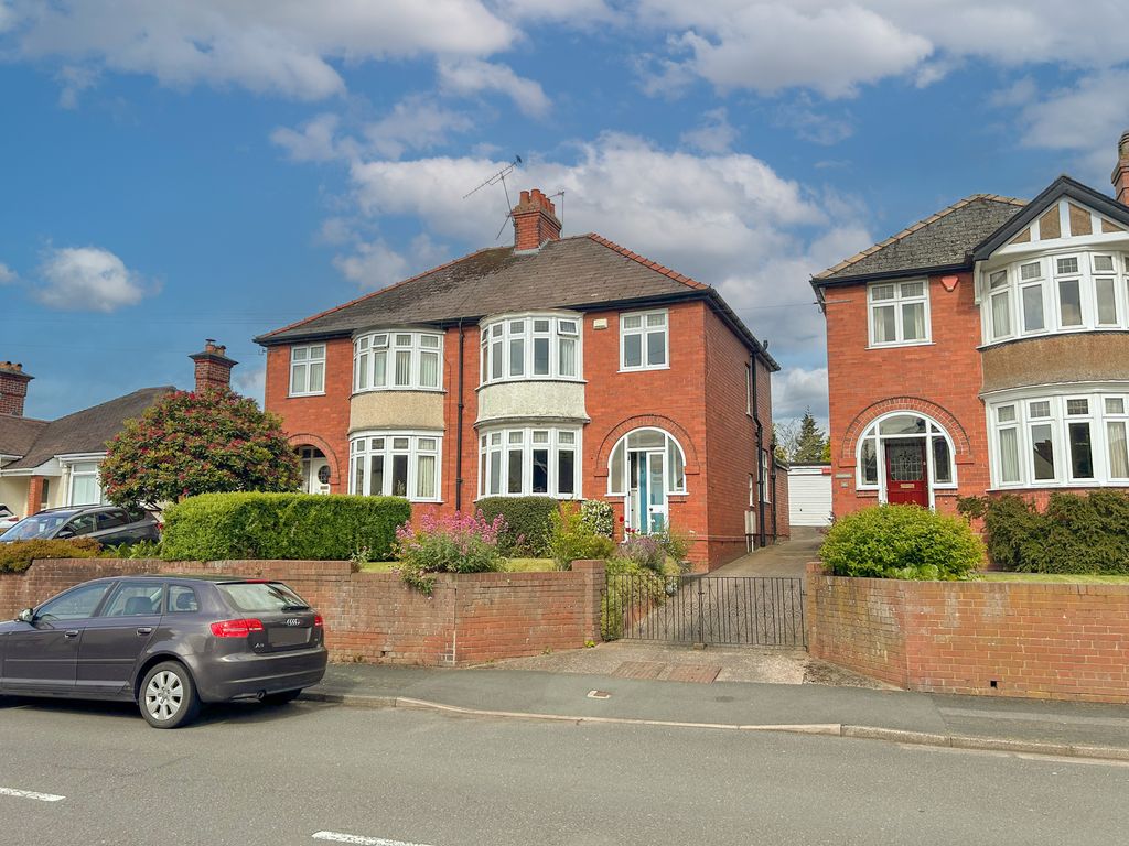 3 bed semidetached house for sale in Wrekin Road, Wellington, Telford