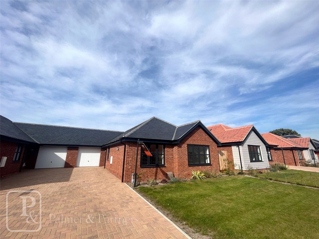 3 bed bungalow for sale in Connaught Road, Weeley Heath, Essex CO16, £