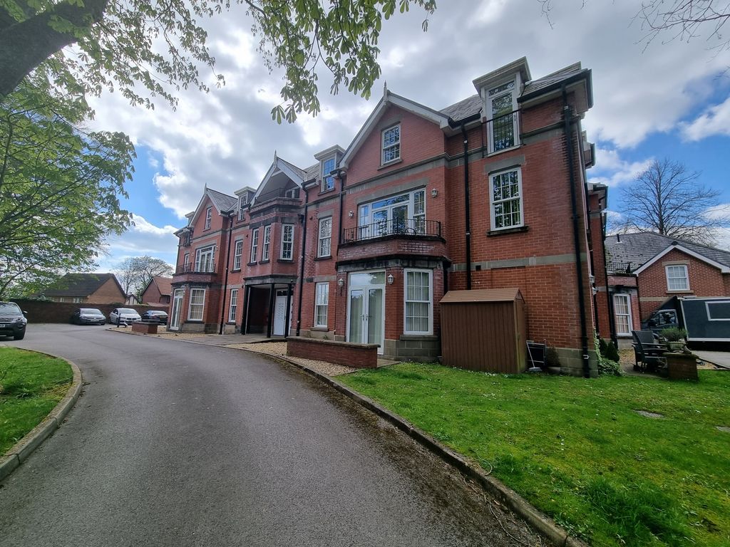 3 bed flat to rent in Lever House, Greenmount Lane, Heaton, Bolton BL1