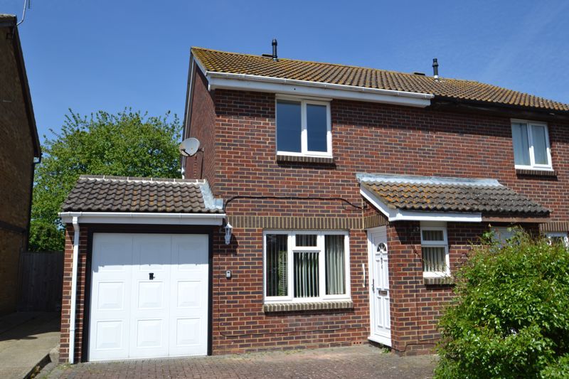 3 bed semidetached house to rent in Morello Close, Teynham