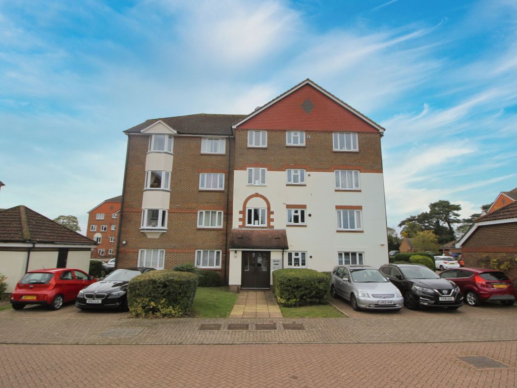 2 bed flat to rent in St. Annes Rise, Redhill RH1, £1,400 pcm Zoopla