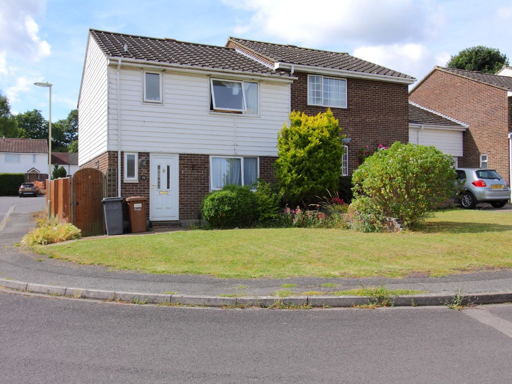 3 bed end terrace house for sale in Springfield Close, Andover SP10