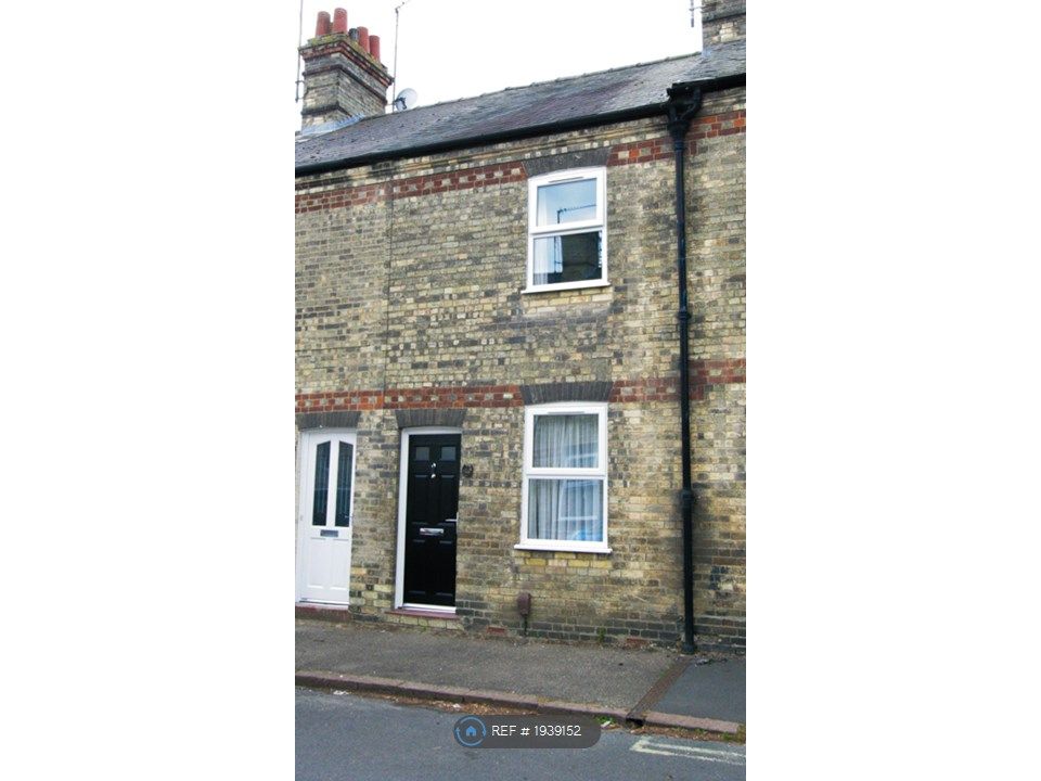 2 bed terraced house to rent in Warrington Street, Newmarket CB8, £850