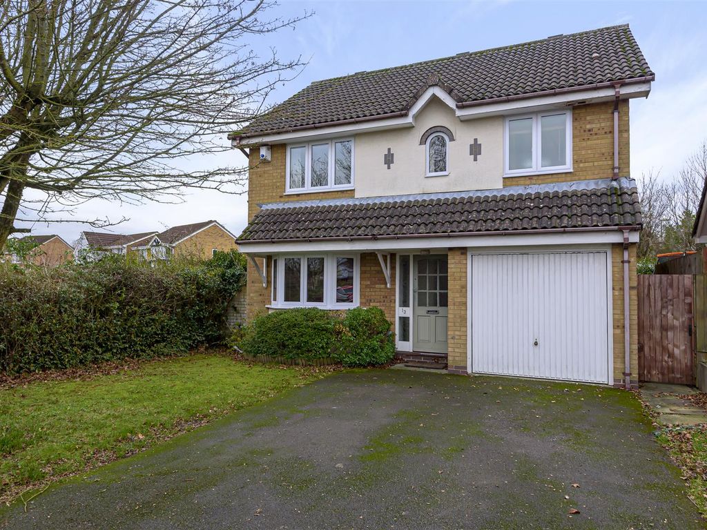 4 bed detached house for sale in The Cornfields, Hatch Warren
