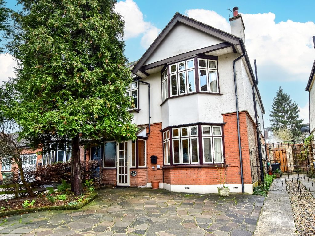 4 bed semidetached house for sale in Rickmansworth Road, Watford WD18