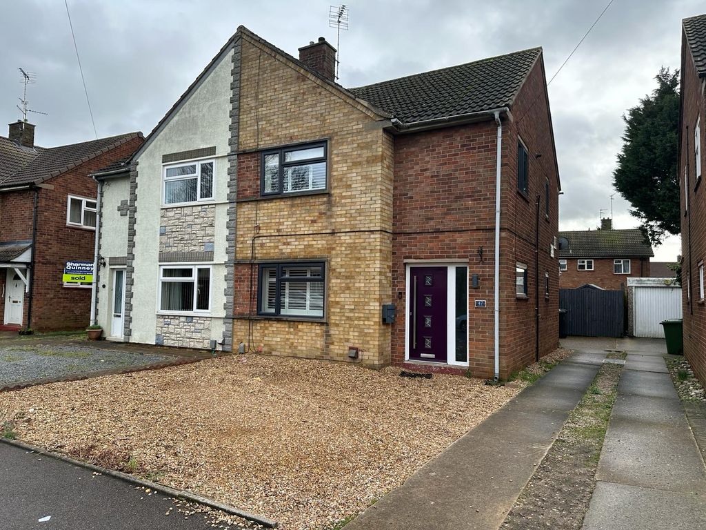 3 bed semidetached house for sale in Furze Ride, Peterborough PE1, £