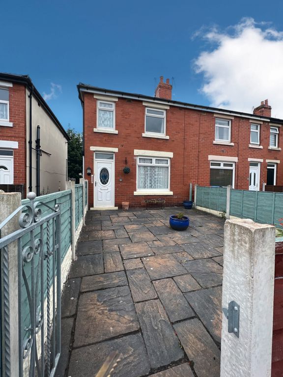 2 bed terraced house to rent in Longton Avenue, Thornton, Lancashire