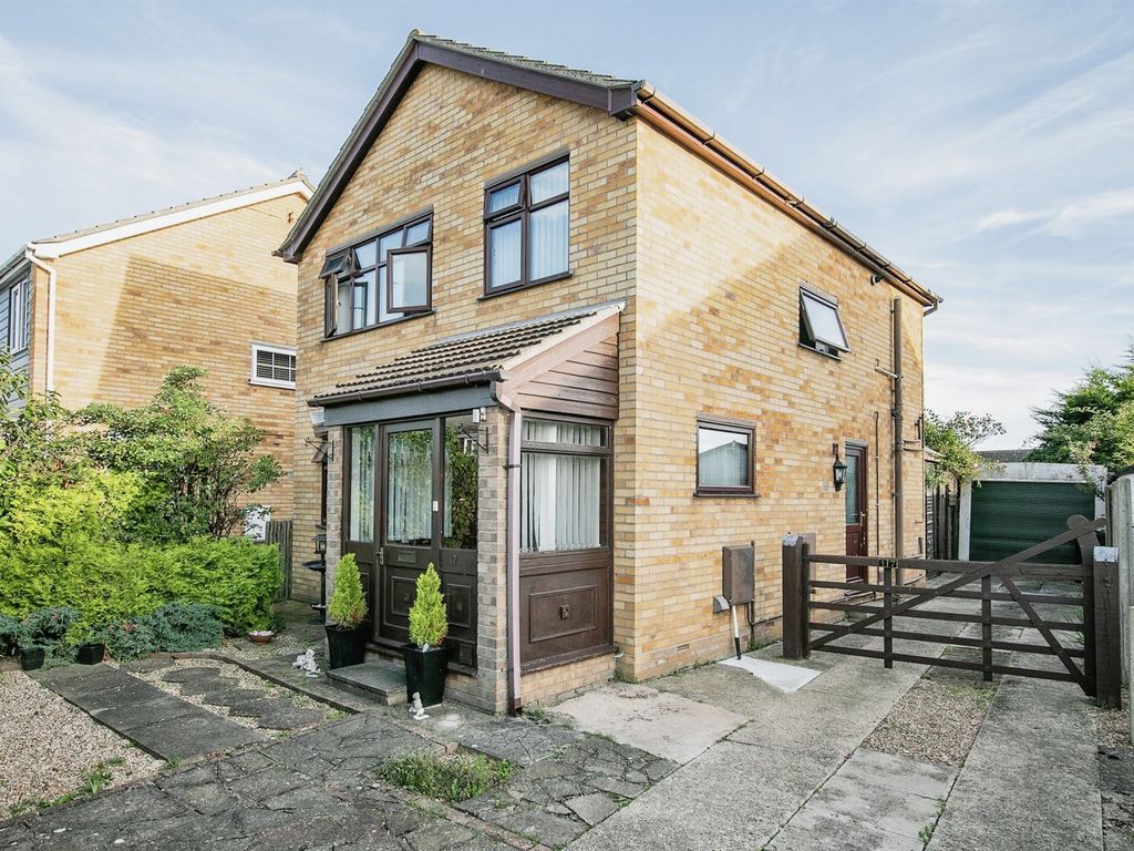 3 bed detached house for sale in Totlands Drive, ClactonOnSea CO15, £