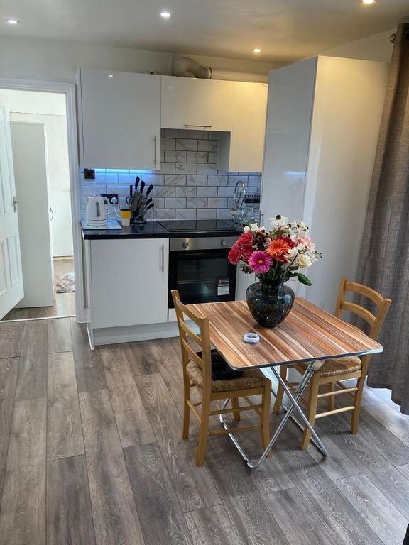 1 bed flat to rent in Plumstead, London SE18, £1,700 pcm Zoopla