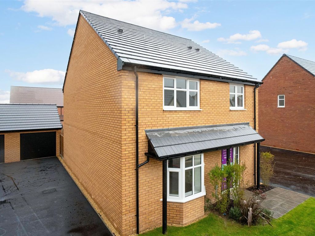 4 bed detached house for sale in Stonebow Road, Drakes Broughton
