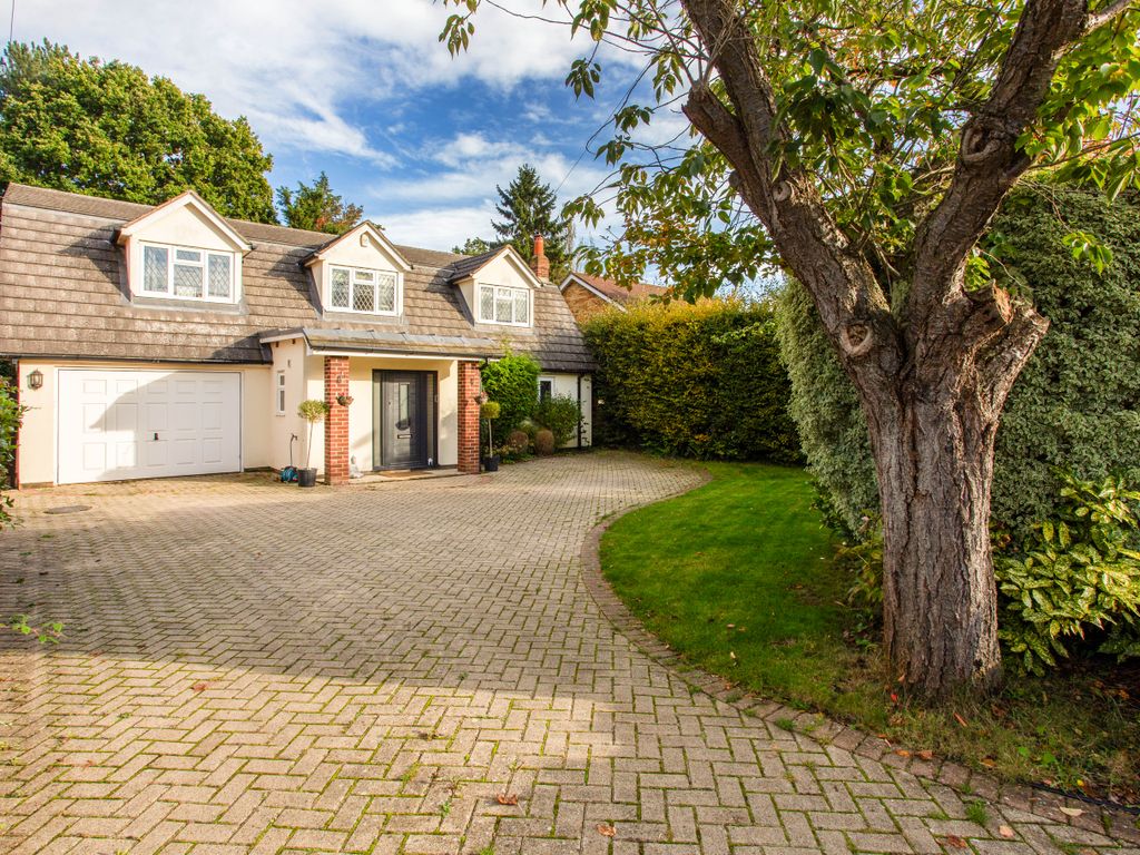 4 bed detached house for sale in Simons Walk, Egham TW20, £1,200,000