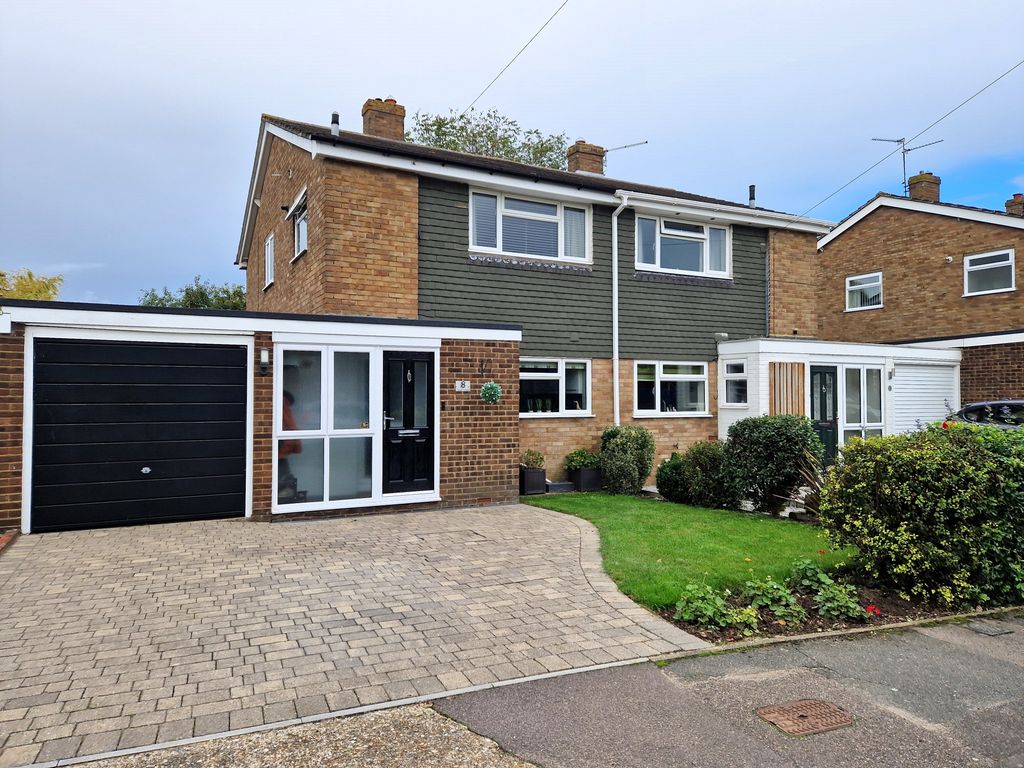 3 bed semidetached house for sale in Canon Close, Borstal, Rochester