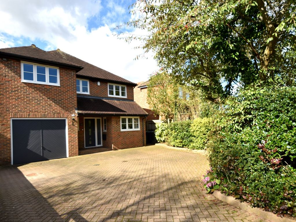 4 bed detached house for sale in Fennels Way, Flackwell Heath HP10 Zoopla