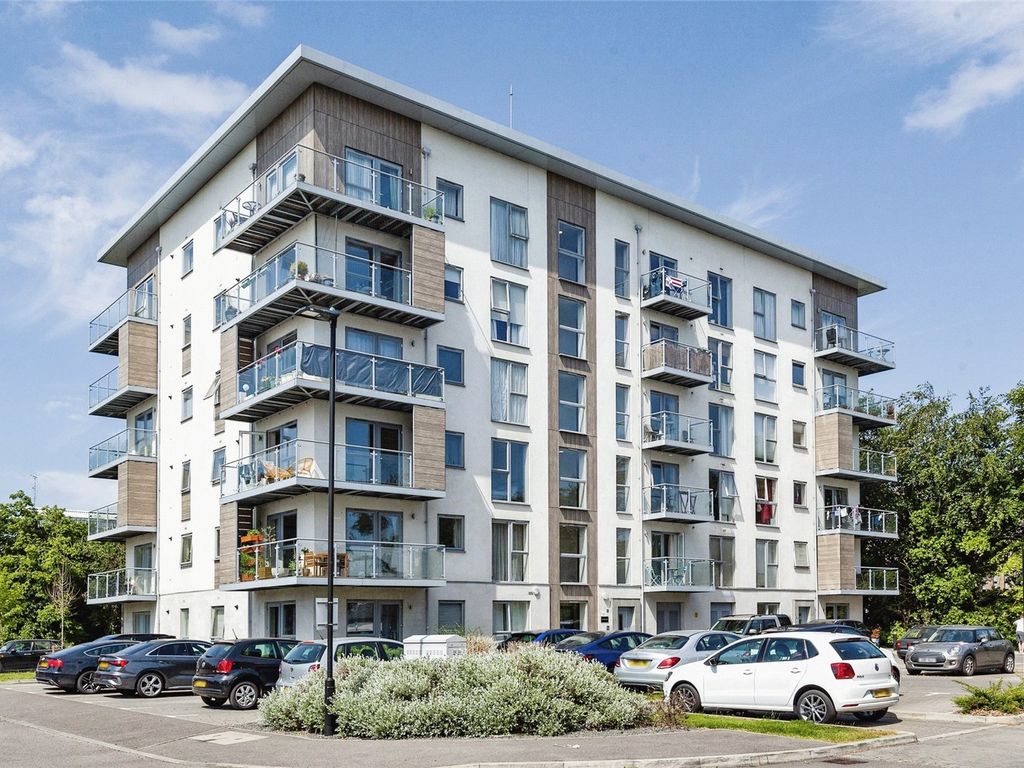 2 bed flat for sale in Wallingford Way, Maidenhead, Berkshire SL6, £