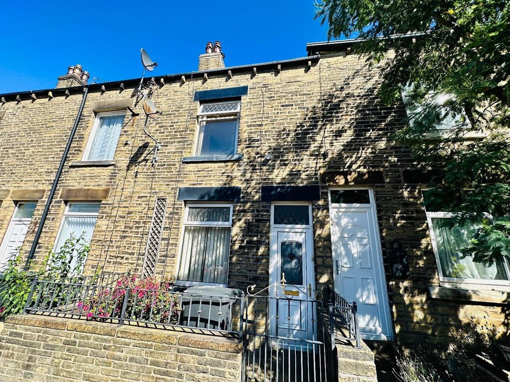 2 bed terraced house for sale in Turnpike Street, Elland HX5, £100,000