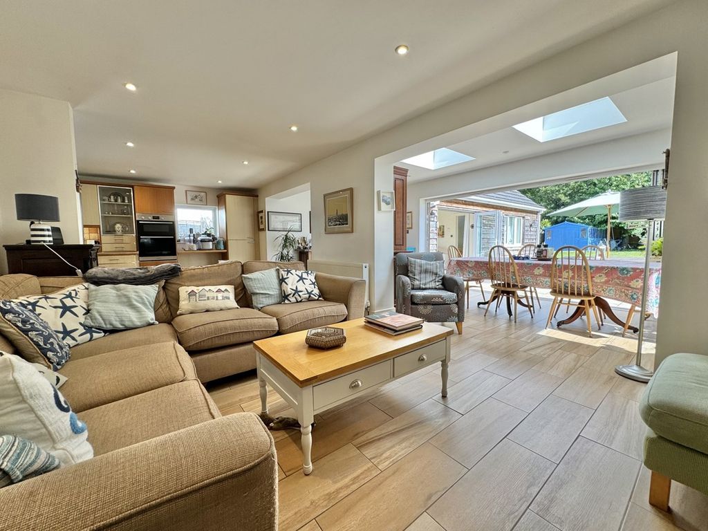 6 bed detached house for sale in Lulworth Avenue, Hamworthy, Poole BH15, £850,000 Zoopla