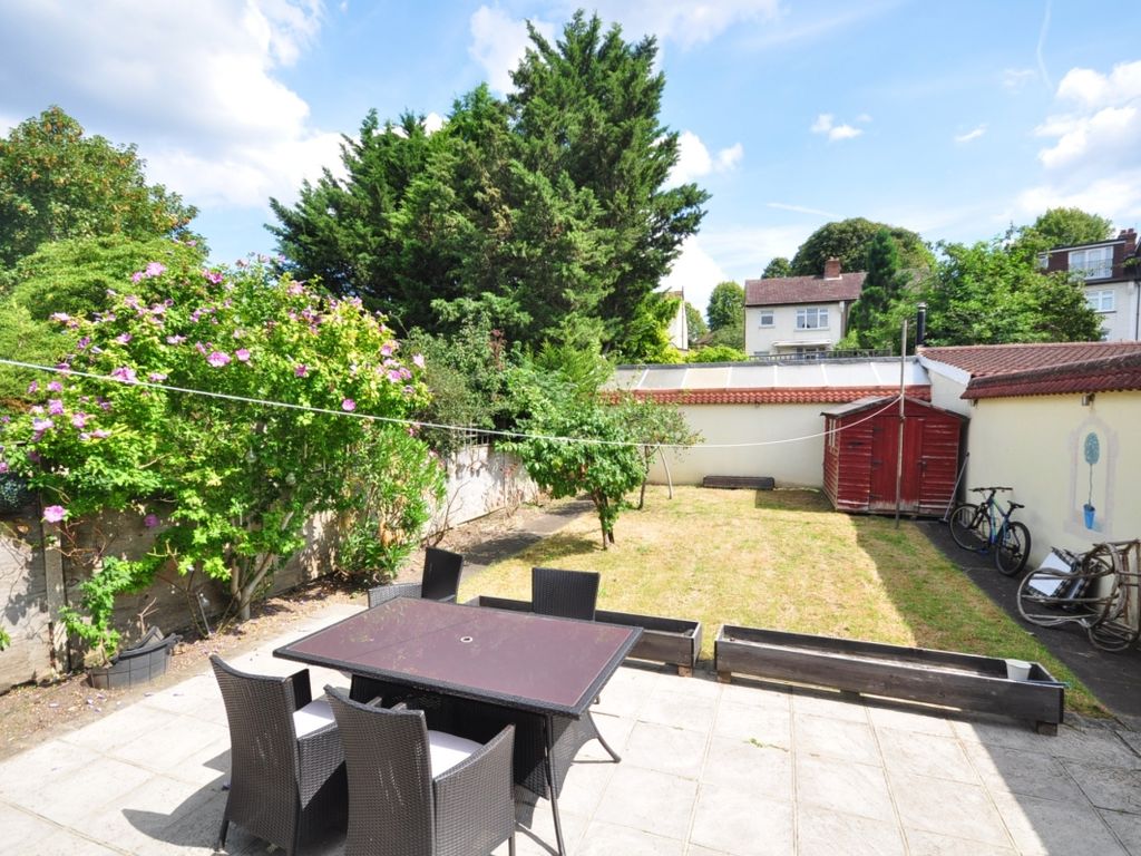 4 bed semidetached house to rent in Oxford Road, Carshalton SM5, £