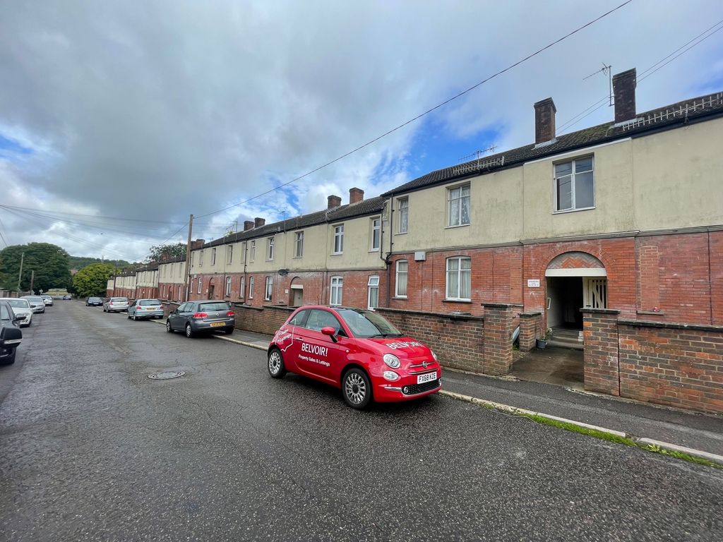 2 bed flat to rent in Ordnance Road, Tidworth SP9, £895 pcm Zoopla