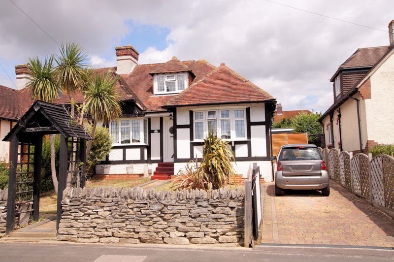 3 bed semidetached bungalow for sale in Leith Avenue, Portchester