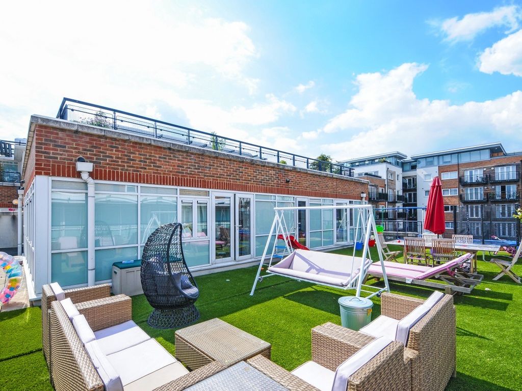 3 bed flat for sale in Garland House, Royal Quarter, Kingston Upon