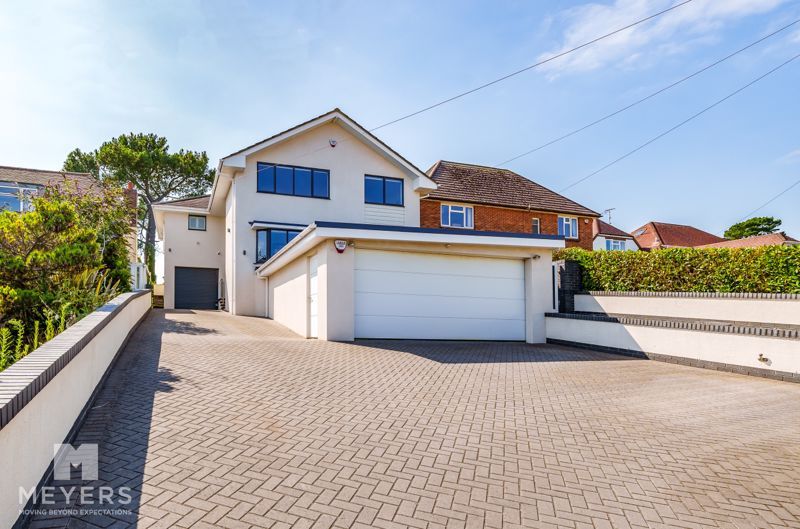 3 bed detached house for sale in Lake Drive, Hamworthy, Poole BH15, £