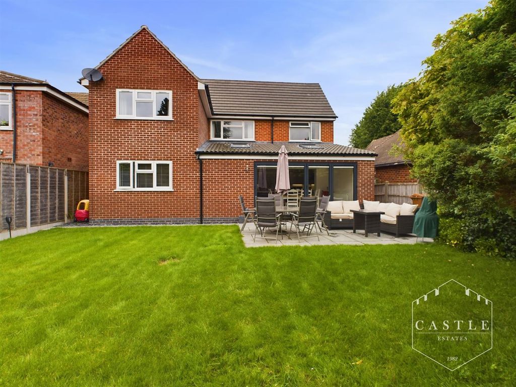 4 bed detached house for sale in Denis Road, Burbage, Hinckley LE10, £