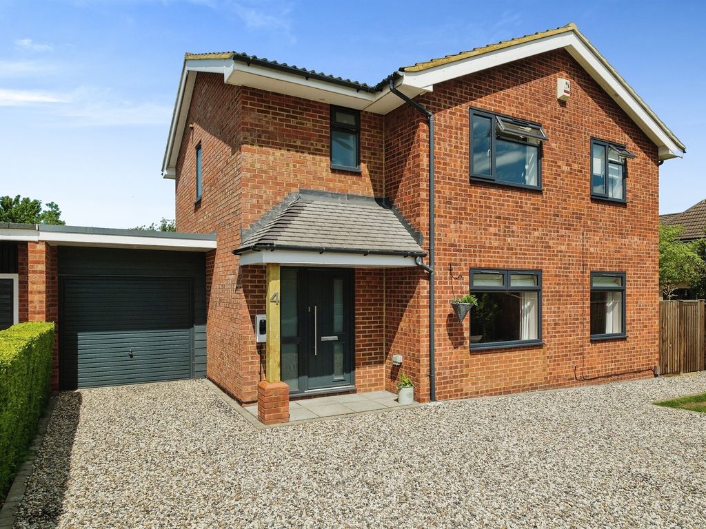4 bed linkdetached house for sale in Westfield Road, Great Shelford